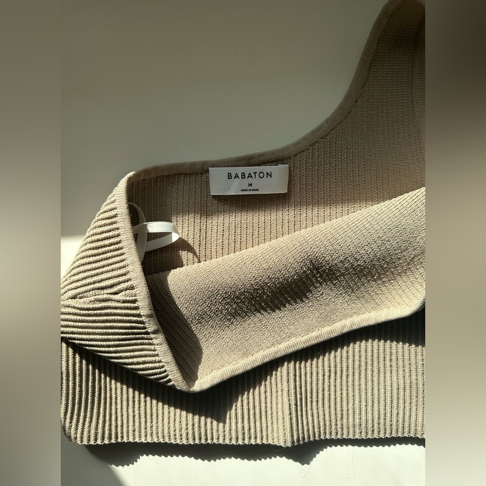 Babaton Aritzia Sculpt Knit One-Shoulder Cropped Tank Fluent Taupe Medium - Picture 3 of 4